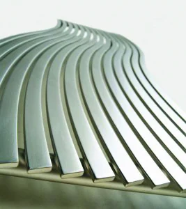 Radijator oblikovan poput metalne skulpture