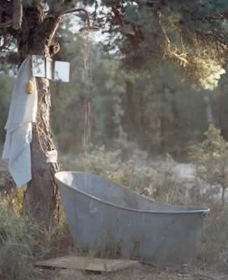 Natkriveni trijemovi, voćnjaci i livade savršeni su „produžetak“ vašeg rustikalnog interijera. 